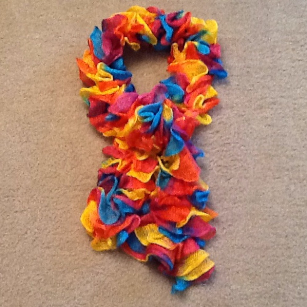 Scarf handmade with "circus" yarn. Hand wash.